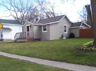 615 E Fairplains St, Greenville, MI 48838