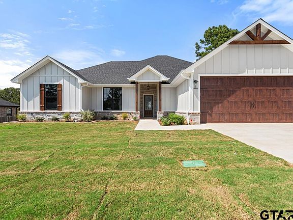 2nd image of 18335 Timber Oaks Dr