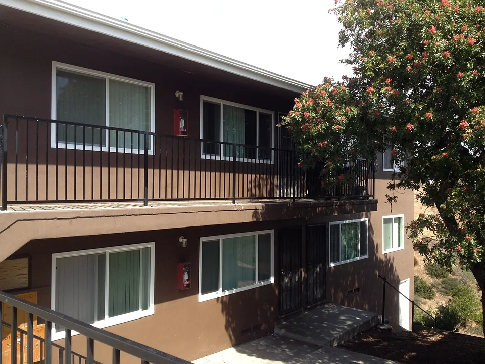 2727 Highland Ave
