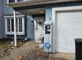 5 Aldeberan Ct, Turnersville, NJ 08012