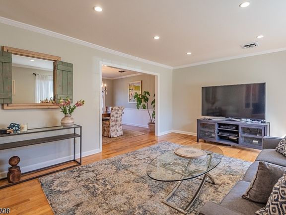 4th image of 17 Briarwood Ct