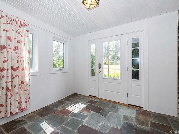 3rd image of 9 Primrose Avenue W