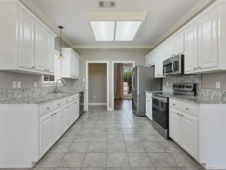 10815 Hilltree Dr — Photo 6