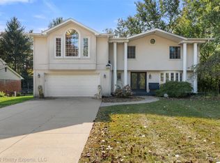 1965 Devonshire Rd, Bloomfield Hills, MI 48302