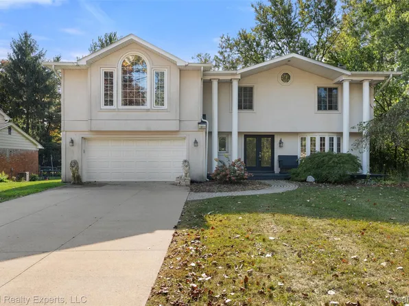 1965 Devonshire Rd, Bloomfield Hills, MI 48302