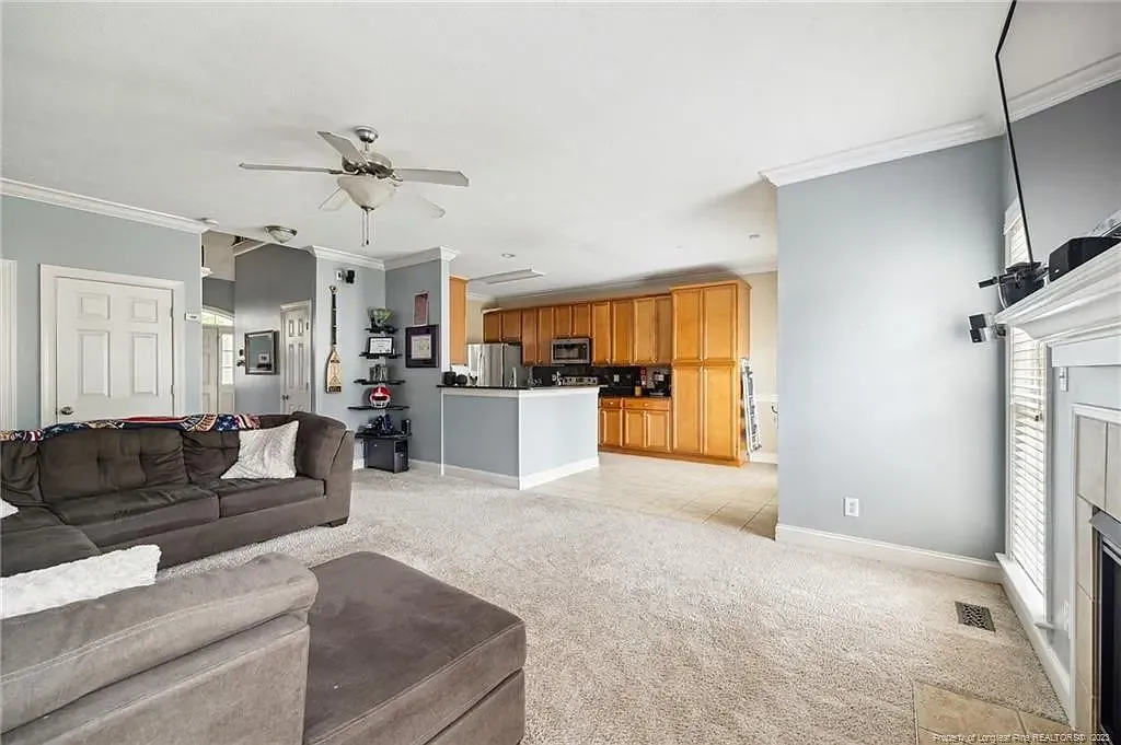 4 bed, 2437 sqft, $2,100 — Photo 4