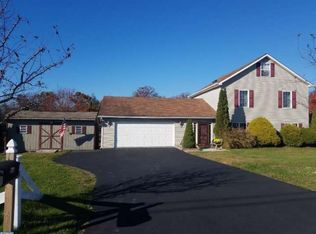 1424 Mountain Rd, Pine Grove, PA 17963