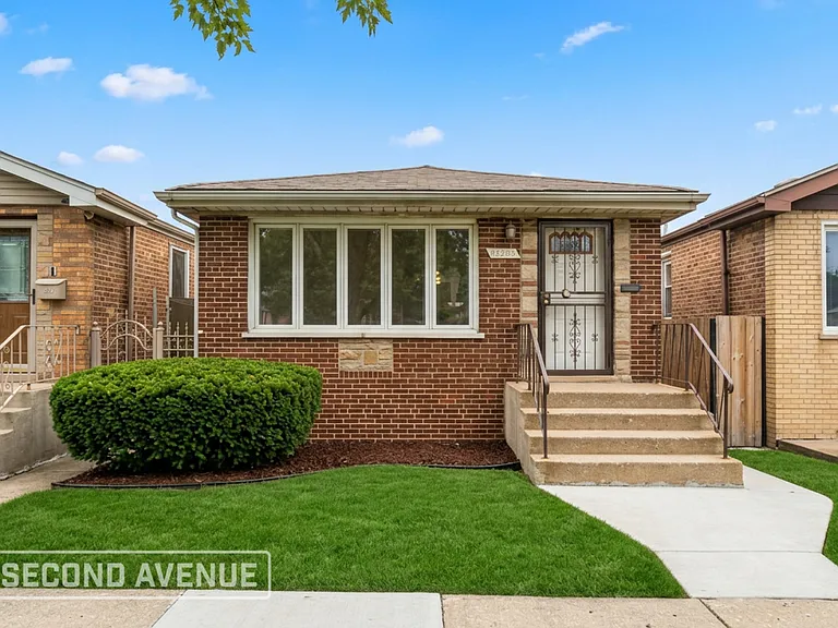 10935 S Buffalo Ave — Photo 1