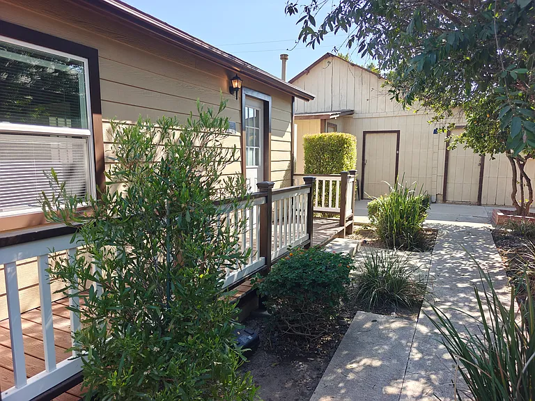812 Cedar St #102 — Photo 2