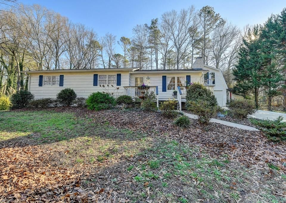 1st image of 204 Foothill Dr