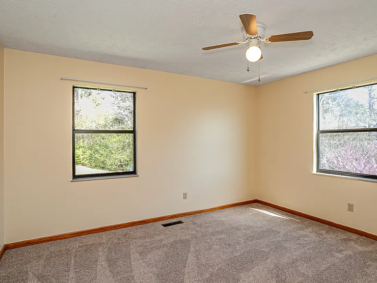 928 Tree Trunk Rd — Photo 21