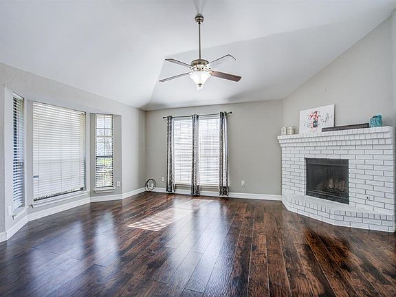 3rd image of 618 Aldenwood St