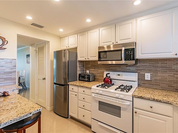 3rd image of 1868 Shore Dr S APT 506