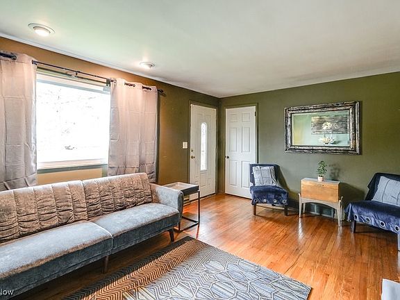 5th image of 2975 Charles St
