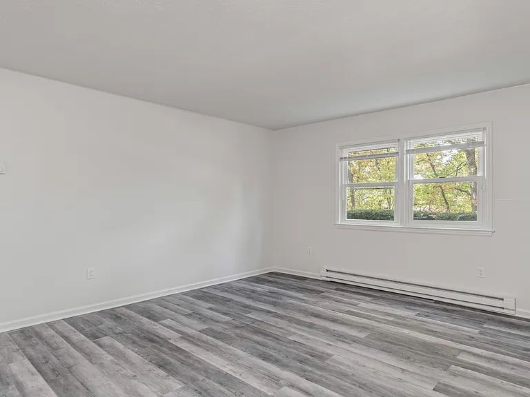 Hillcrest — Photo 16