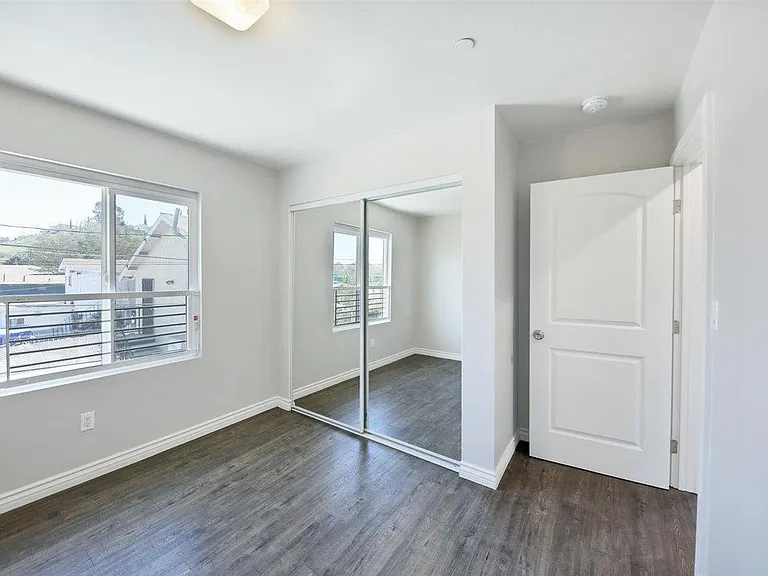 2769 Marengo St #3 — Photo 10