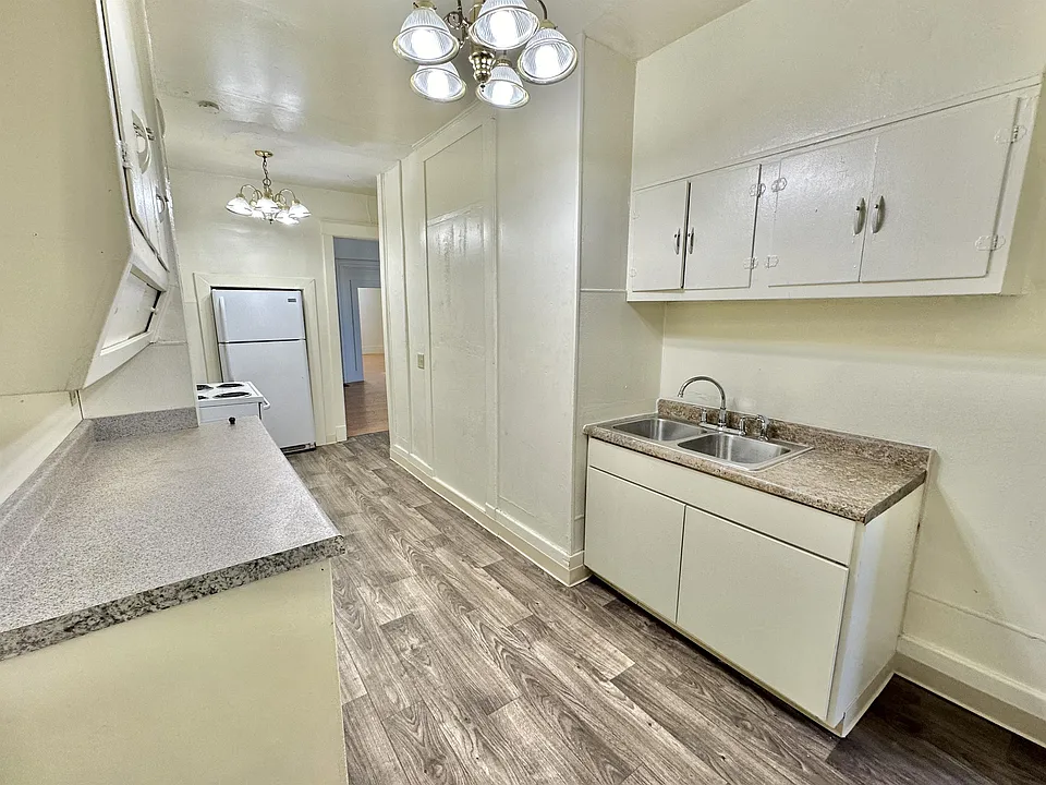 255 S Jackson St #1