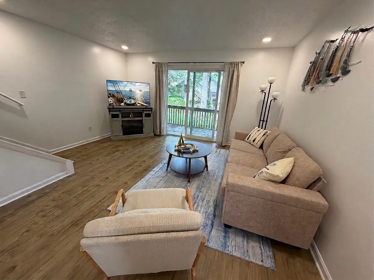 2 bed, 1000 sqft, $1,600 — Photo 3