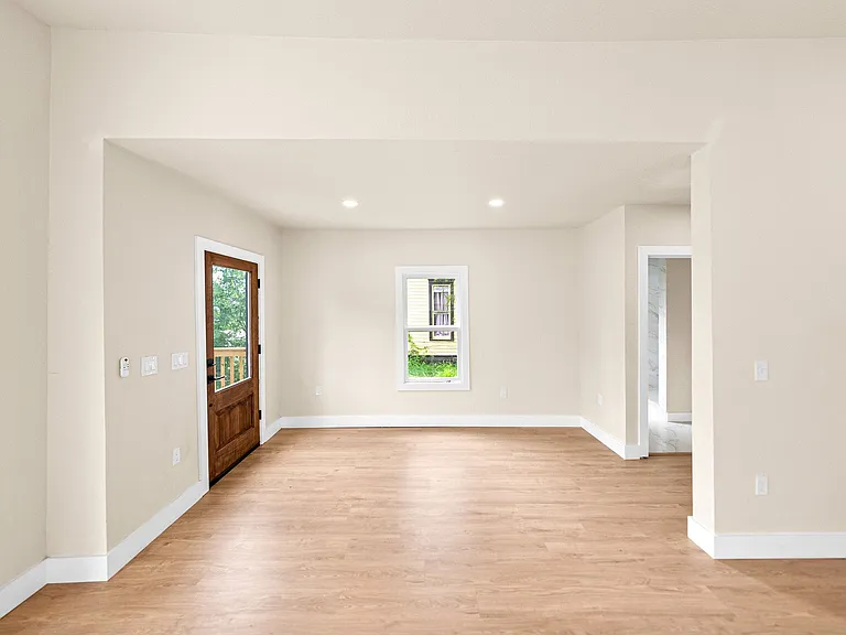 1122 N Pine St — Photo 13