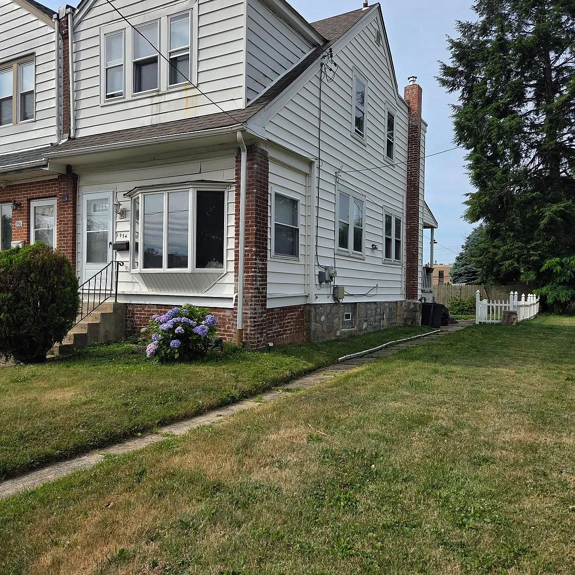 3 bed, 1344 sqft, $2,200 — Photo 2