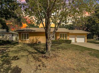 1120 E 8th St, Newton, KS 67114