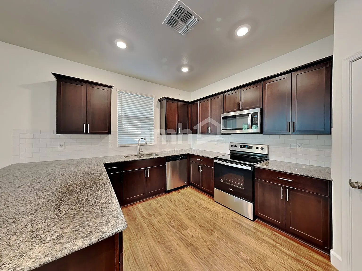 4 bed, 2.5 bath, 1891 sqft, $2,645 — Photo 2