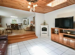 88 N High St, Clinton, CT 06413