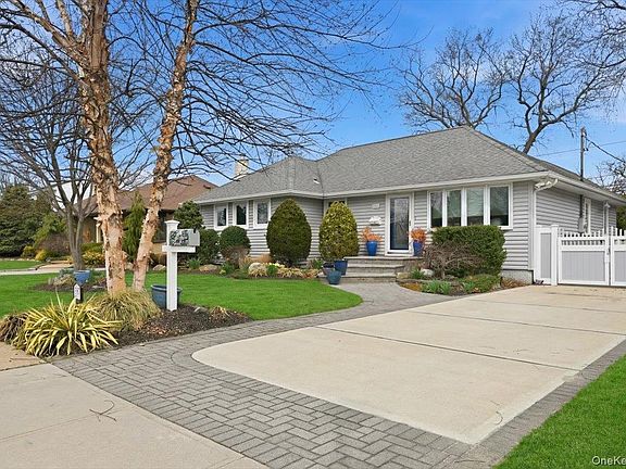 3rd image of 2953 Kinloch Road