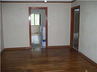 4th image of 1021 Oakland Dr