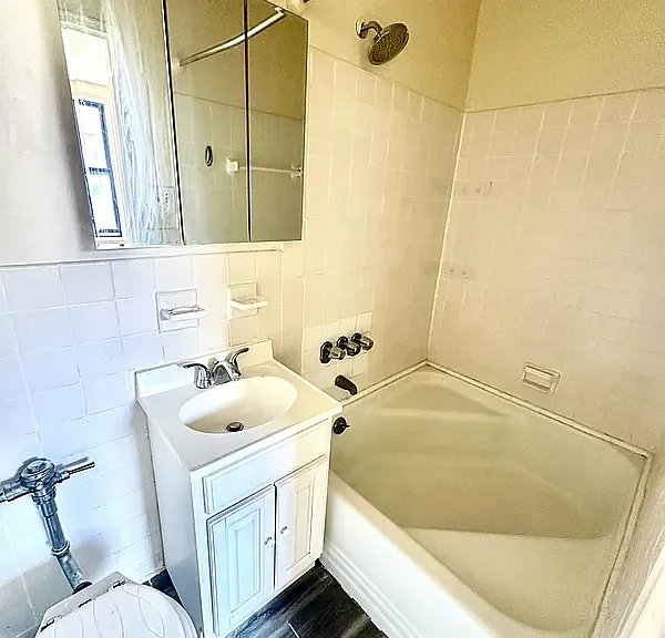 1902 Beverley Rd #5 — Photo 5