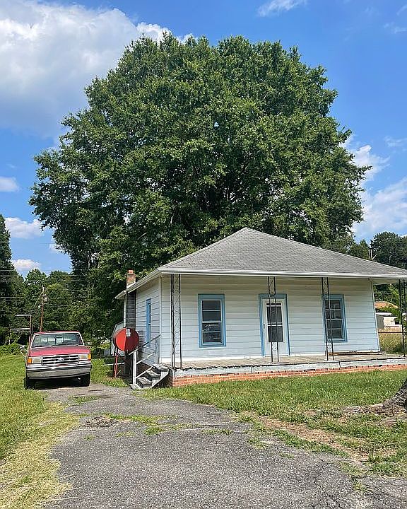 1st image of 3102 Railroad St