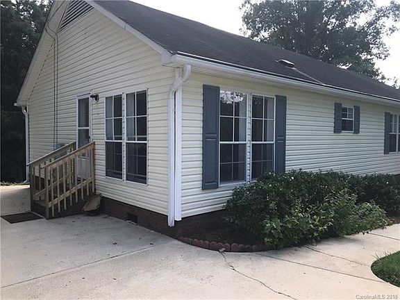 3rd image of 840 Howard Ave