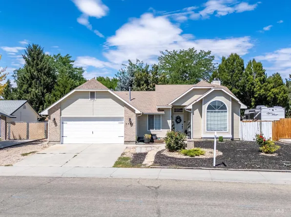 2082 W Sandalwood Dr, Meridian, ID 83646