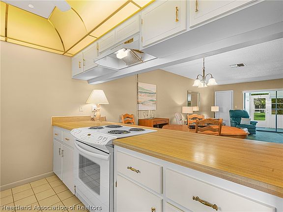 5th image of 3816 Perugia Ave