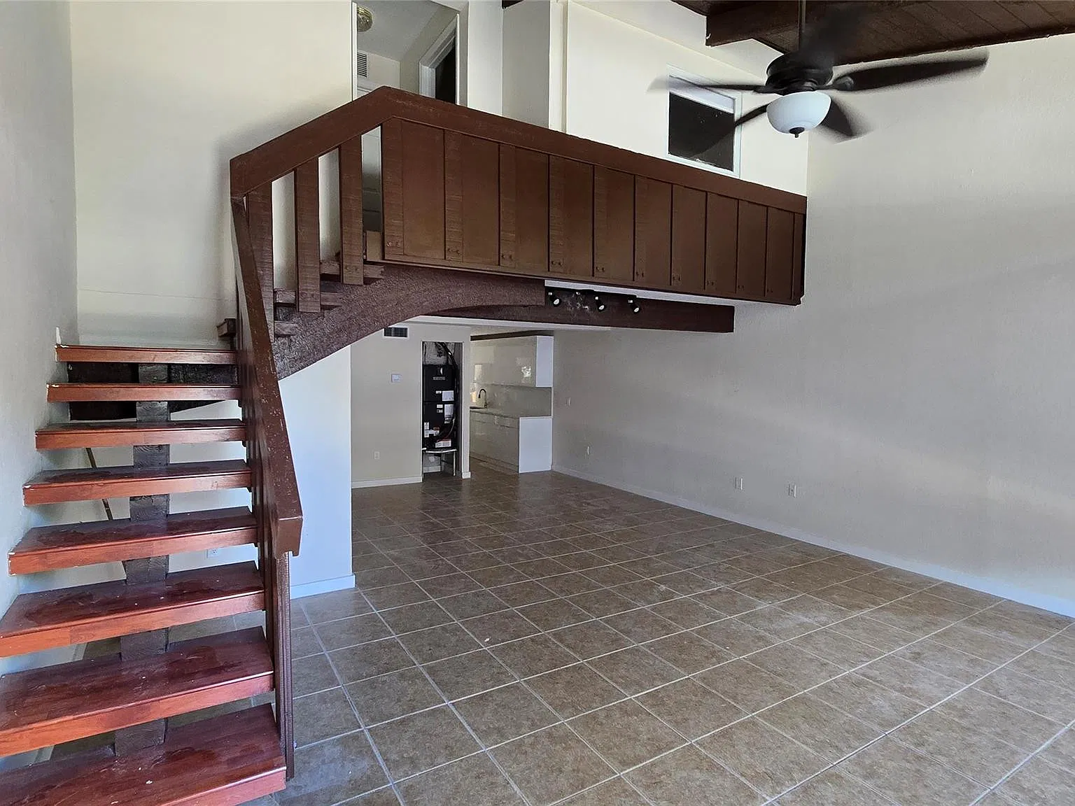 3 bed, 3.0 bath, 1634 sqft, $2,800 — Photo 2