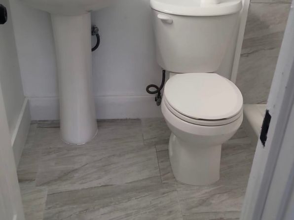 1050 W 28th St APT 4