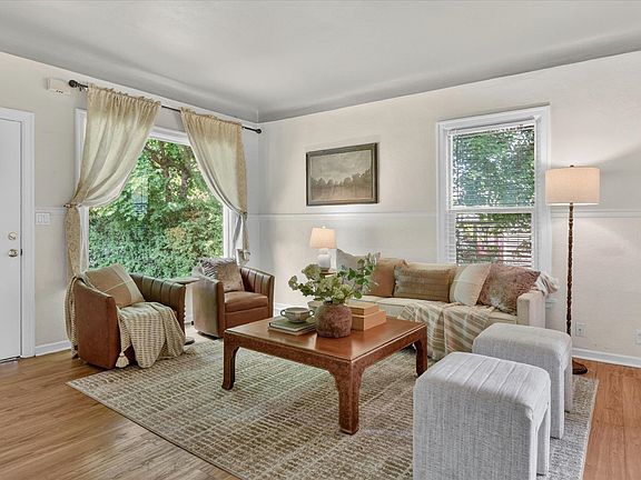 3rd image of 1218 E Augusta Ave