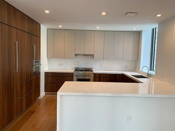 2nd image of 360 E 89th St #9A