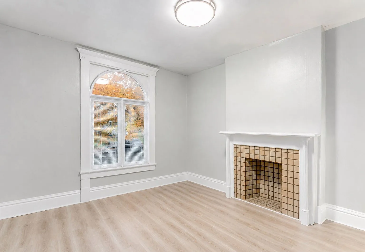 5 bed, 2.0 bath, $3,495 — Photo 3