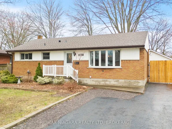 8739 Champlain Dr, Niagara Falls, ON L2G 6Y8