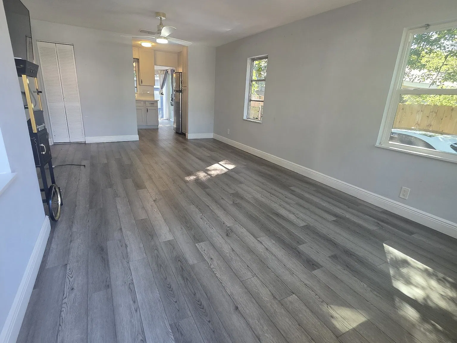 919 E Flora St — Photo 2