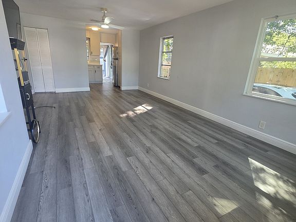 2nd image of 919 E Flora St