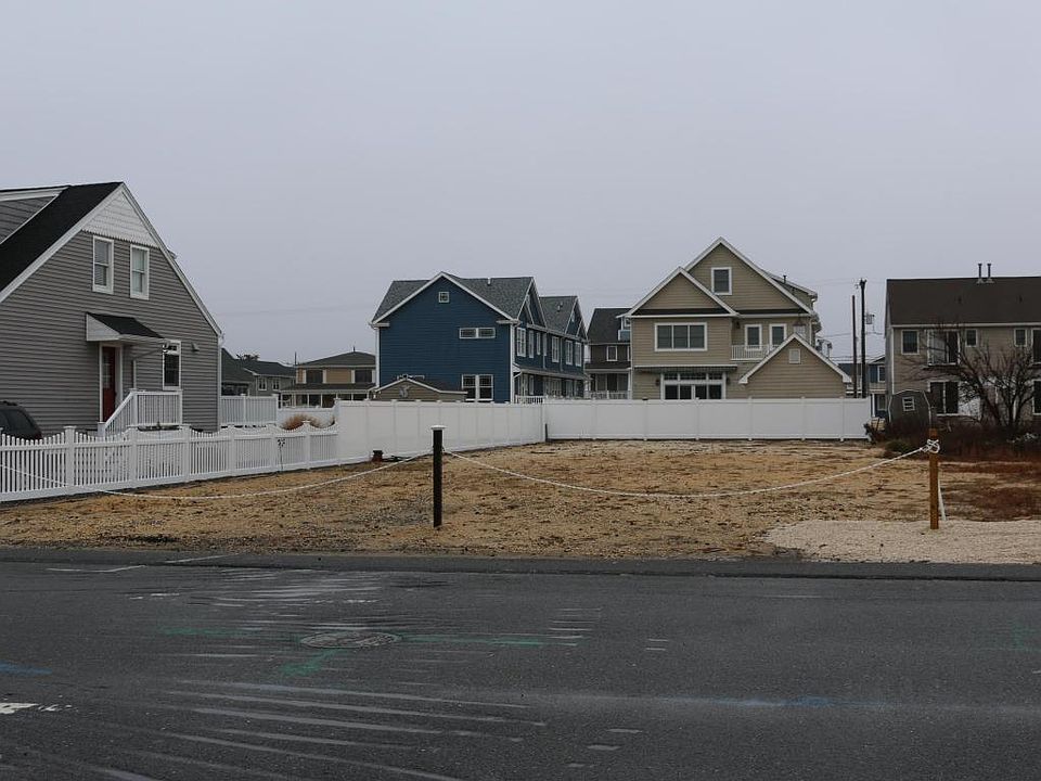2nd image of 16 3rd Ave