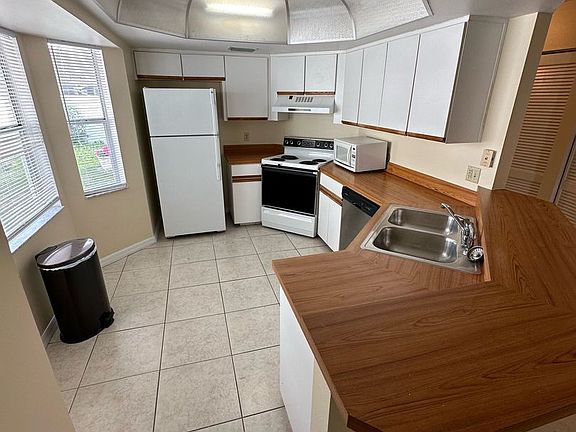 4th image of 1014 Villa Dr