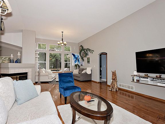 4th image of 6004 Sanders Ct
