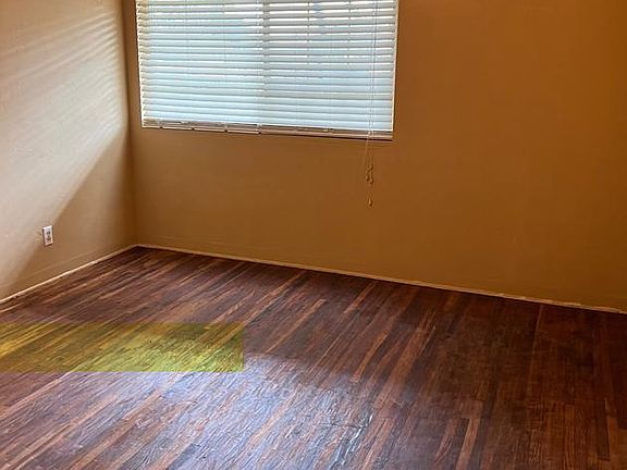 4th image of 2052 Burton St