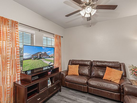 5th image of 536 Crabapple Dr