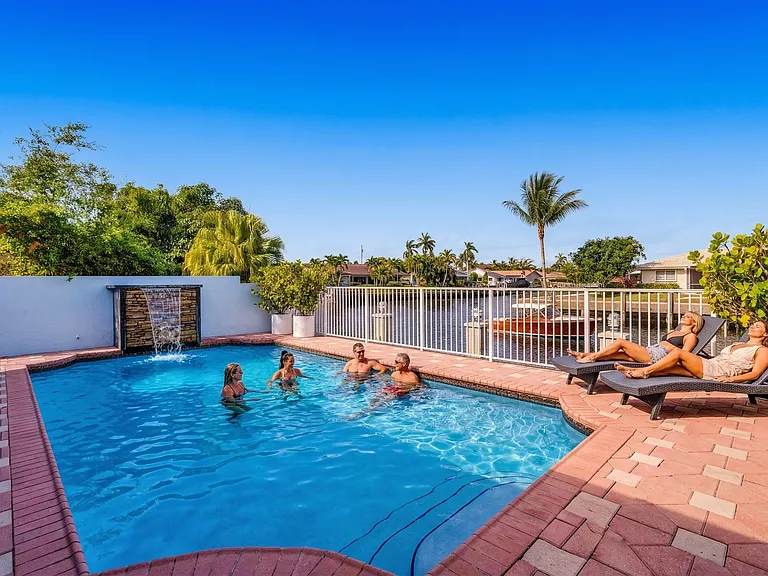 5841 Bayview Dr — Photo 48