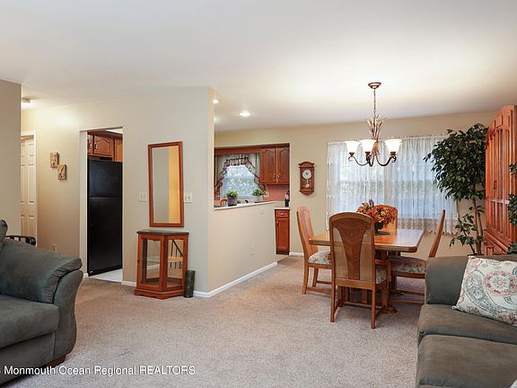 4th image of 240 Mill Creek Drive
