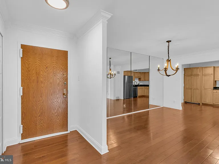 1800 Old Meadow Rd #1014 — Photo 11